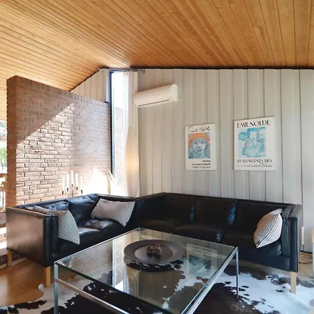 Awesome Home In Romo With Kitchen Nyaraló Rømø