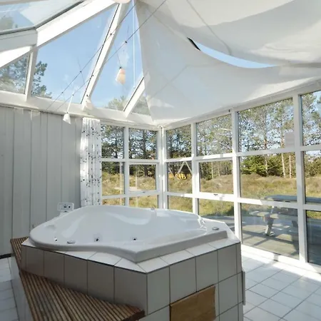 Awesome Home In Romo With Kitchen Nyaraló